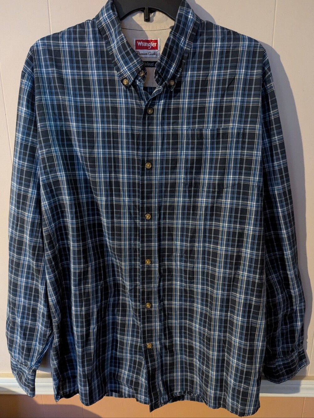 Wrangler Premium Quality Navy and Black Plaid Button-Down Shirt Men's Size LT